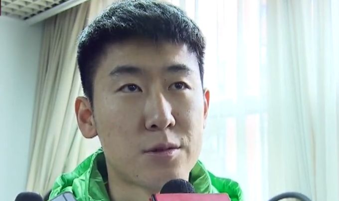 美女被男生猛戳视频