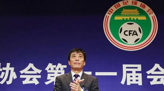 美艳ts调教直男喝尿