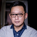 深夜的小伙子